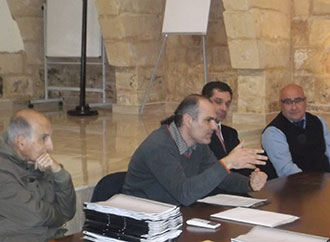 Prof. Everaldo Attard with farmers and growers of the viticulture section