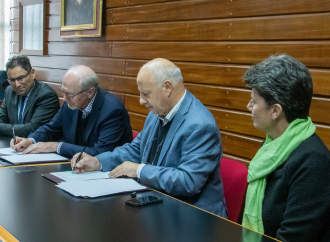 prof elliott signing