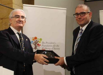 Dr Zammit receiving his award