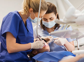 Dental assistant
