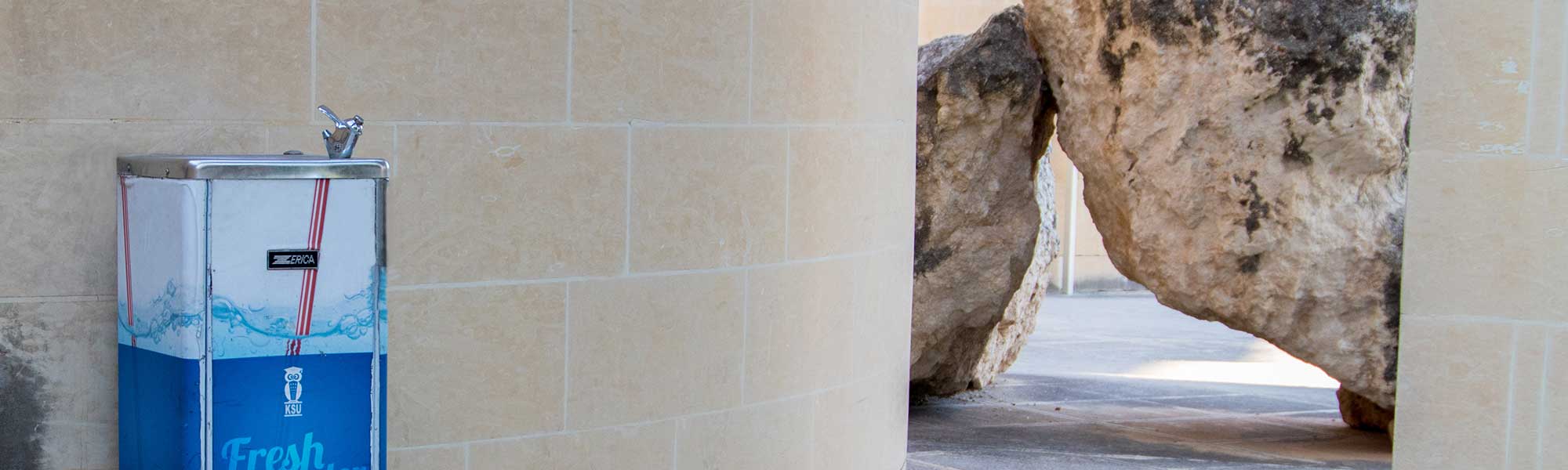 A drinking water fountain on University campus