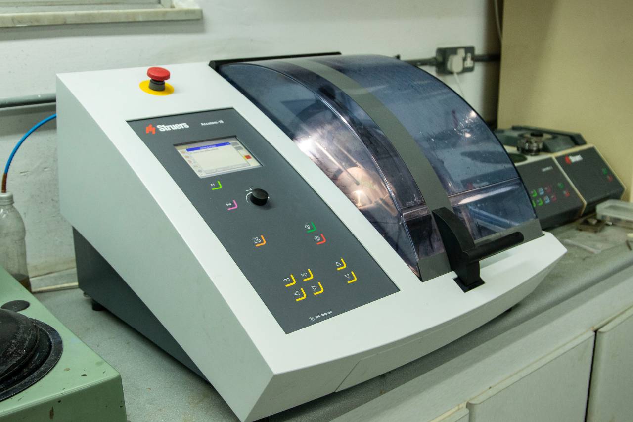 Accutom Cutting Equipment